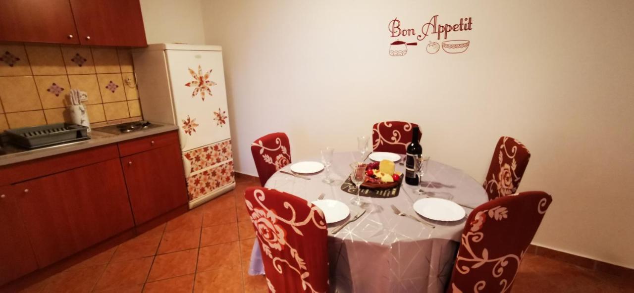 Apartmani Marija Kolan Extérieur photo